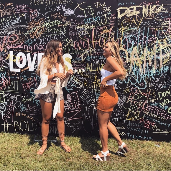 Meet your Posher, Brittney - Picture 3 of 5